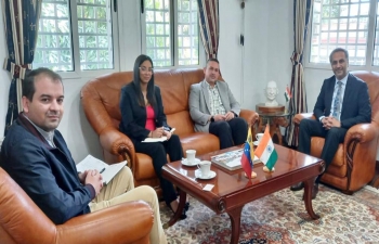 El Embajador Abhishek Singh recibio a S.E. Leonardo Graterol, Viceministro de Gas y otros miembros de la delegacion que asistira a la Semana de la Energia India 2023, la cual se celebrara en Bangalore. Esta delegacion esta de visita despues de la reciente participacion a nivel ministerial de Venezuela en el segmento de Ministros de Energia de la Cumbre de la Voz del Sur Global organizada por India.